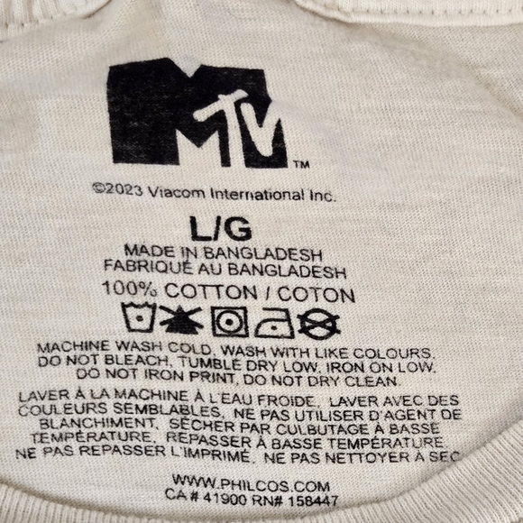 NWT MTV Graphic Tee Holiday Theme - Picture 2 of 8